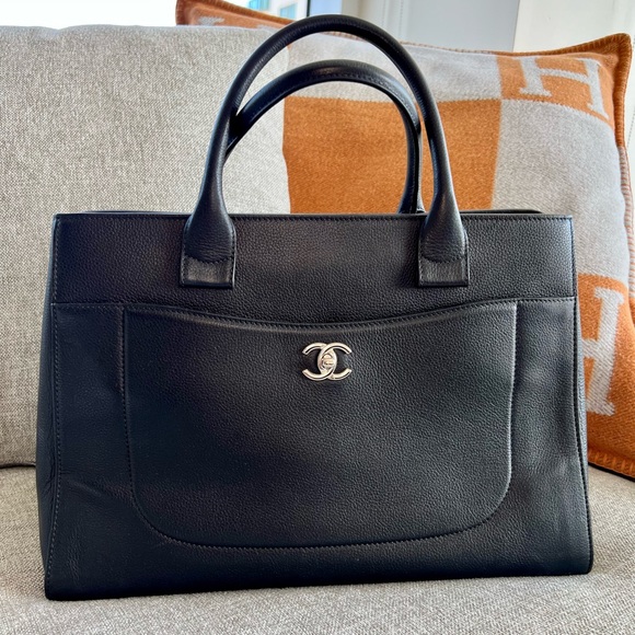 Chanel NEO EXECUTIVE LARGE TOTE Silver Hardware, caviar leather - Picture 2 of 14